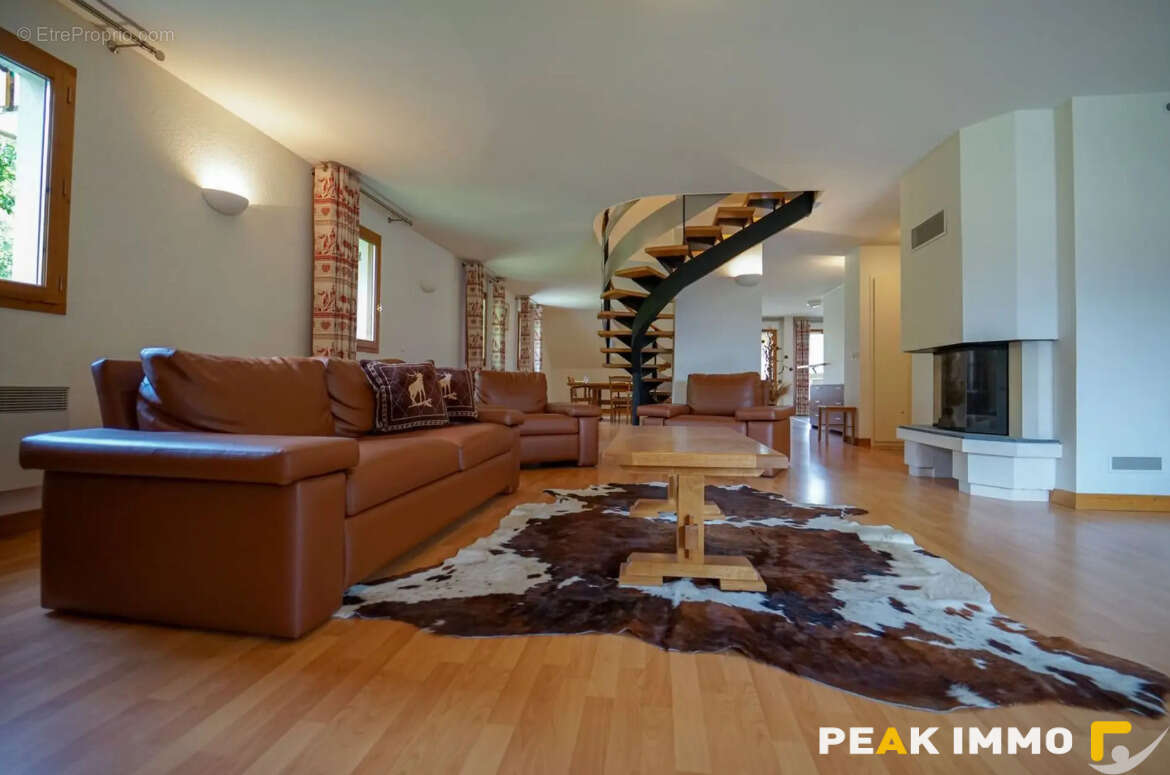 A vendre duplex 221 m2 loi carrez- résidence Le Birdie à Giez - photo 2