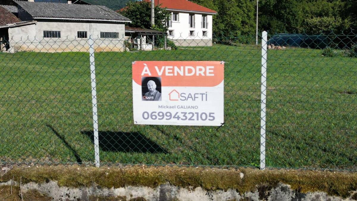 Photo 1 - Terrain à VOIRON