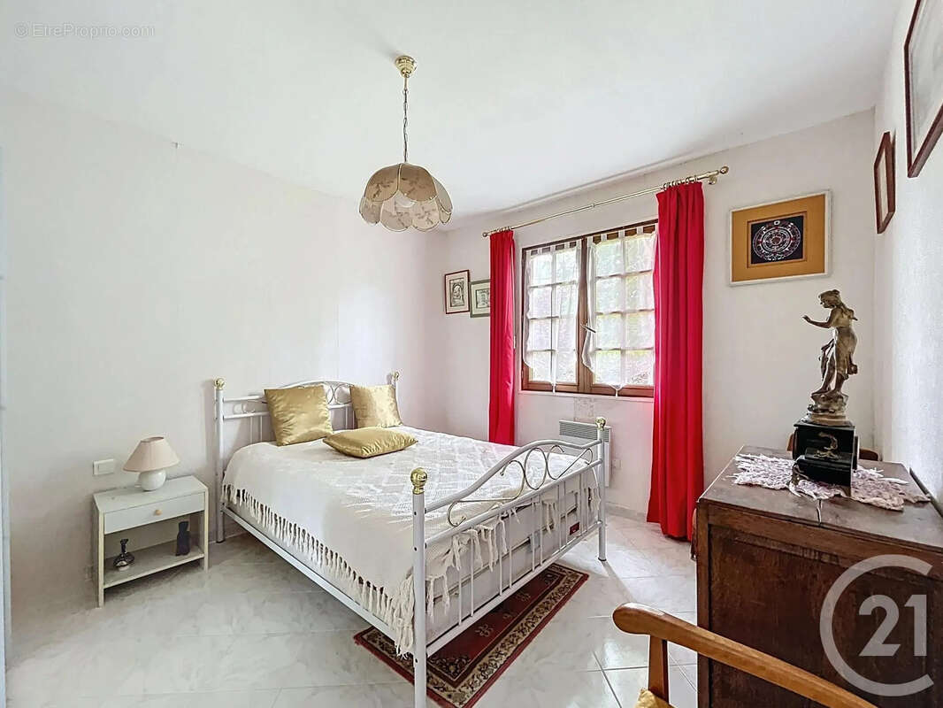 Maison à THORIGNY-SUR-OREUSE