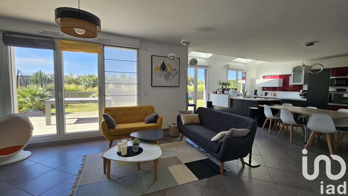 Photo 3 - Maison à CRESPIERES