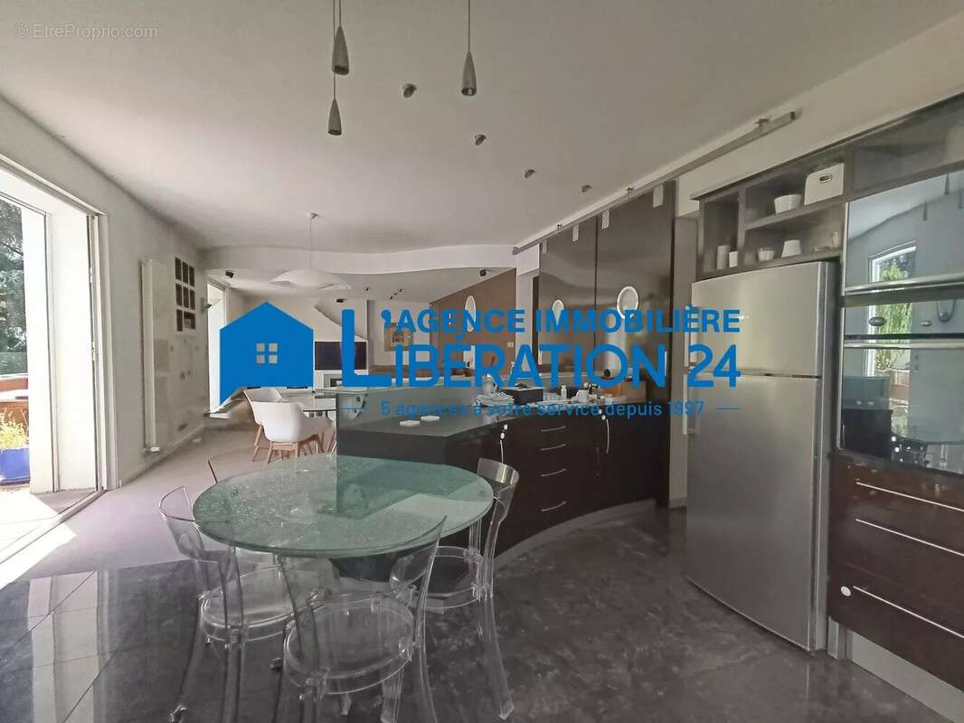 Superbe appartement lumineux de 207 m² à Saint-Étienne - photo 3