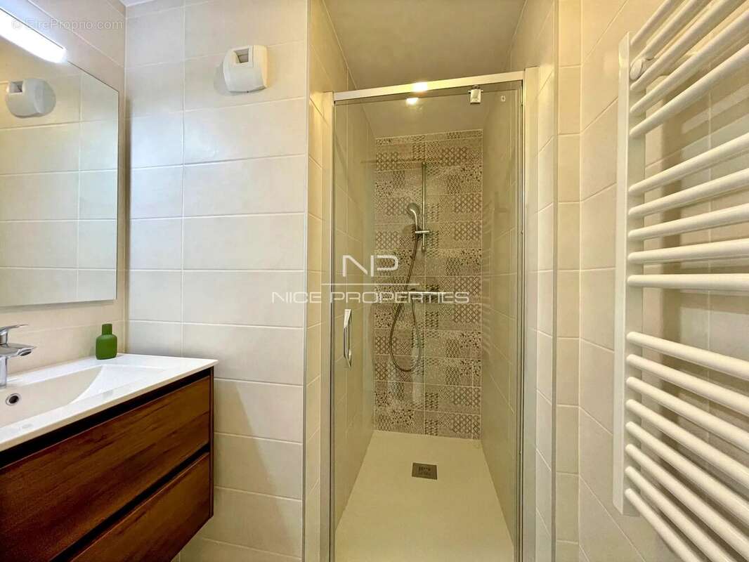 Vue mer panoramique pour ce superbe appartement lumineux 4 pièces à Antibes - photo 9