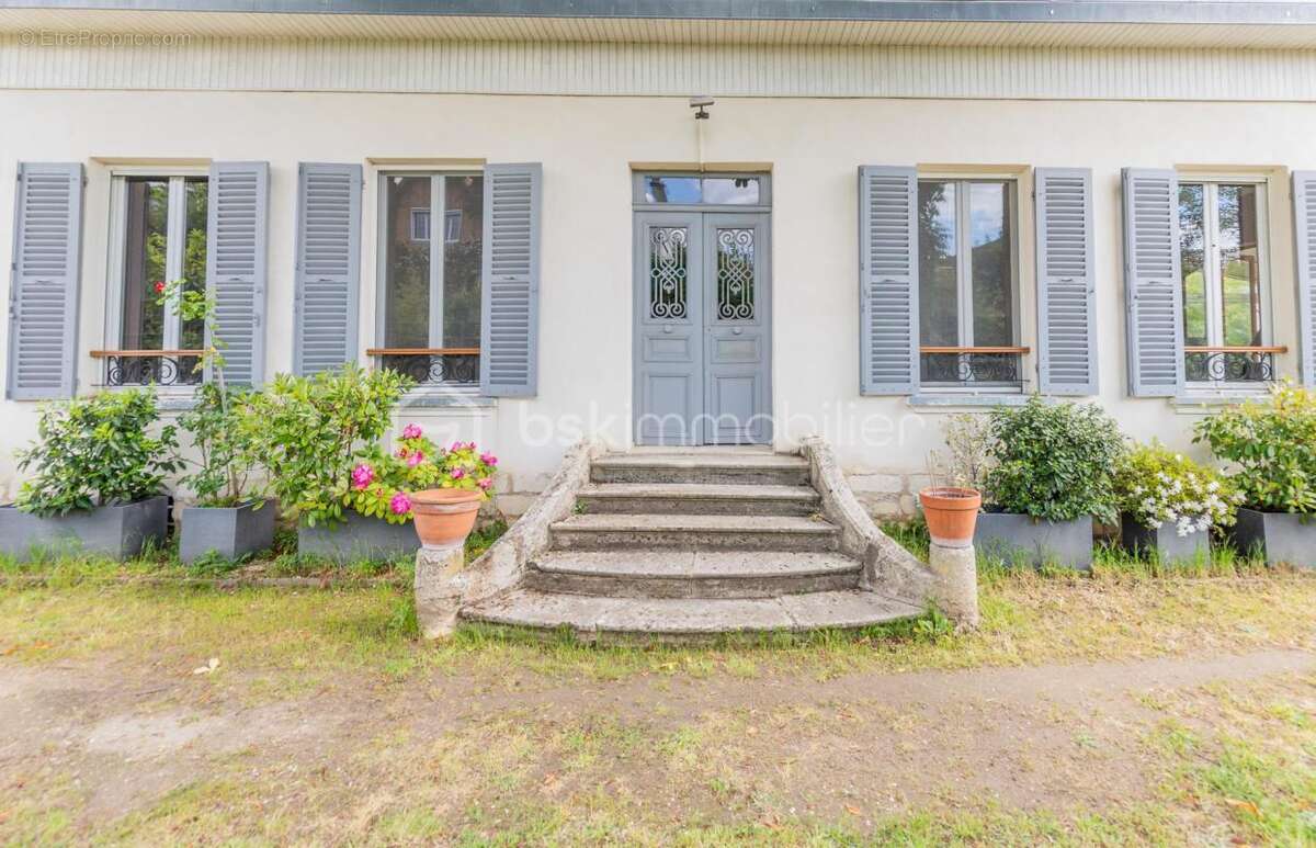 Maison familiale de 162 m² avec véranda et grand jardin – Quartier résidentiel recherché - photo 2