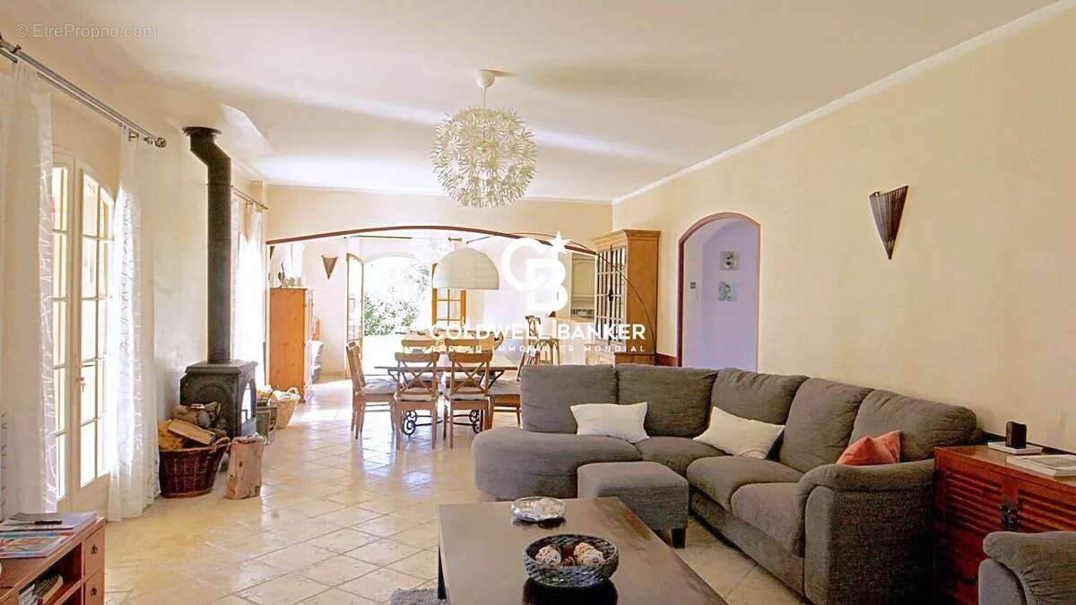 Élégante Villa Provençale avec Piscine au Cœur des Vignes - photo 3