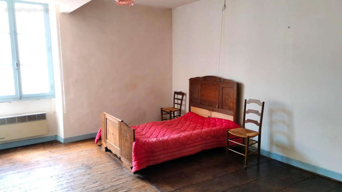 CHAMBRE - Maison à VERTEUIL-SUR-CHARENTE