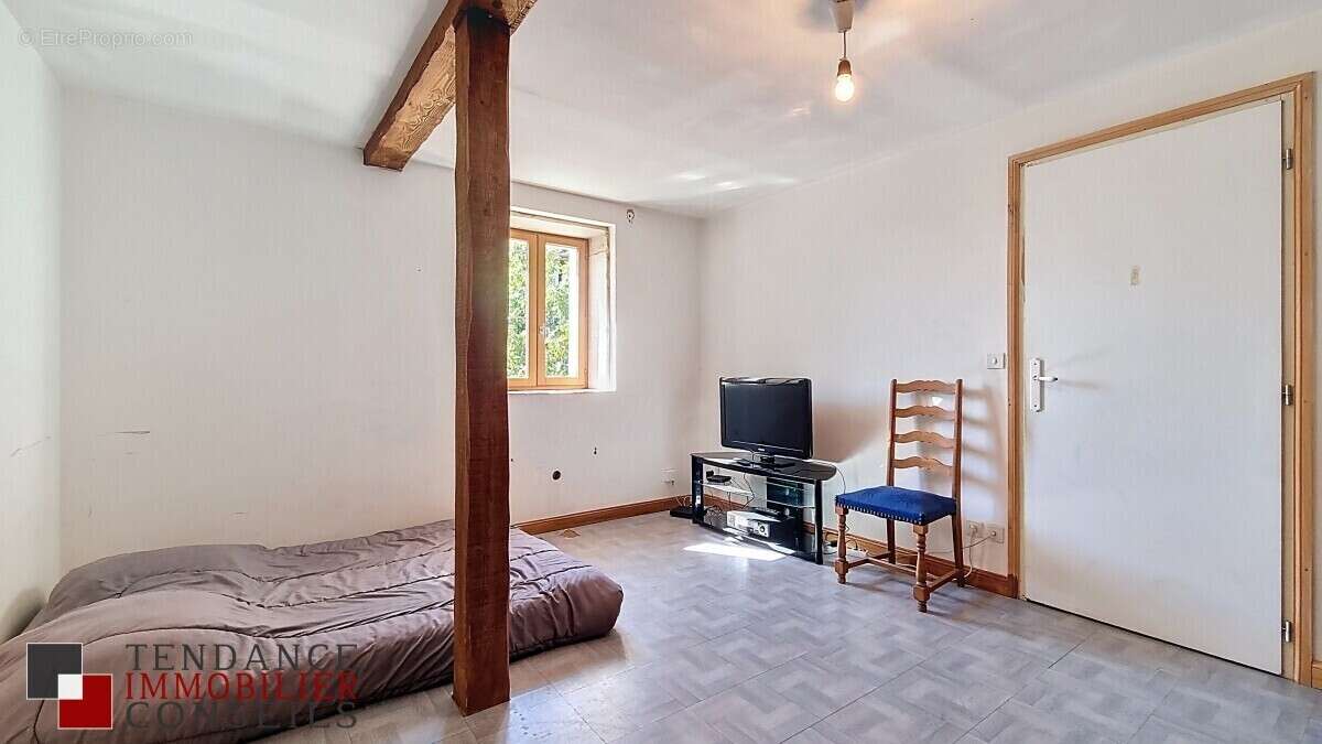 Maison à SAINT-ETIENNE-DES-OULLIERES