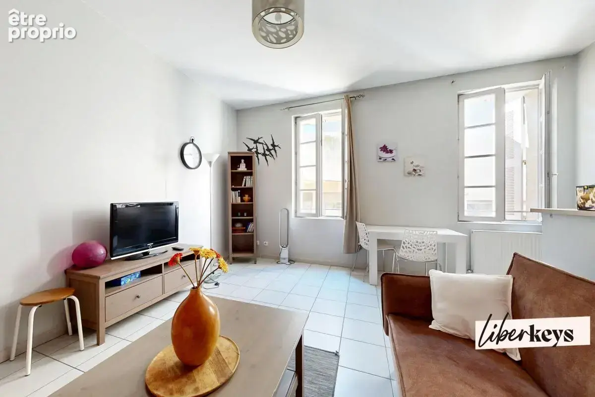  Appartement T2 Intra-Muros proche de la place CRILLON - photo 3