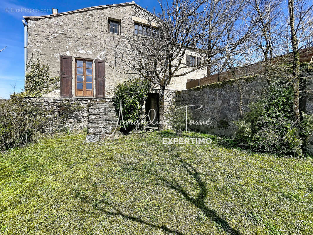 Maison à CORNUS