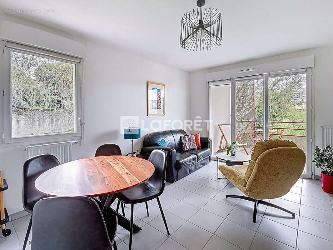 Appartement à GENAY