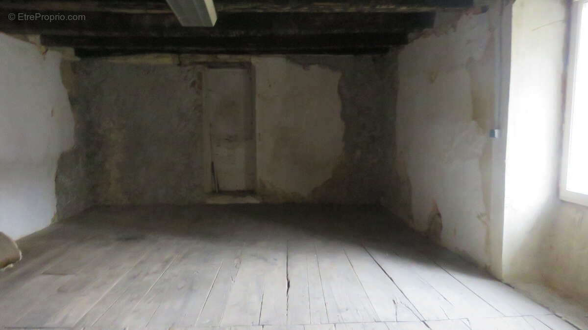 Ensemble immobilier de 2 maisons (en pierres et mitoyennes) avec une grange (en pierres) Secteur SAINT RAPHAEL - photo 26