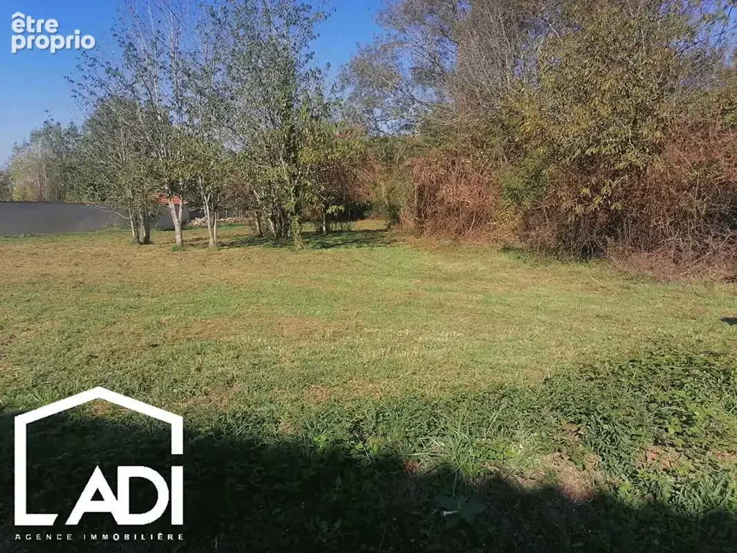 Terrain à AZAY-LE-BRULE