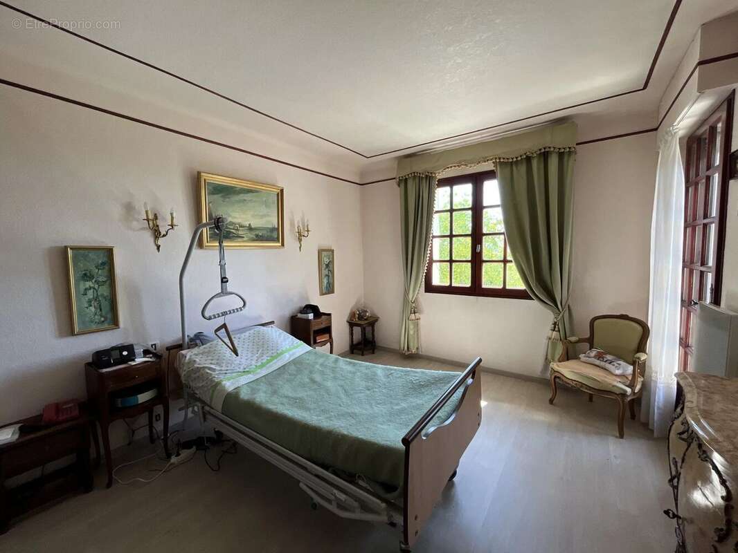 Maison à ONET-LE-CHATEAU