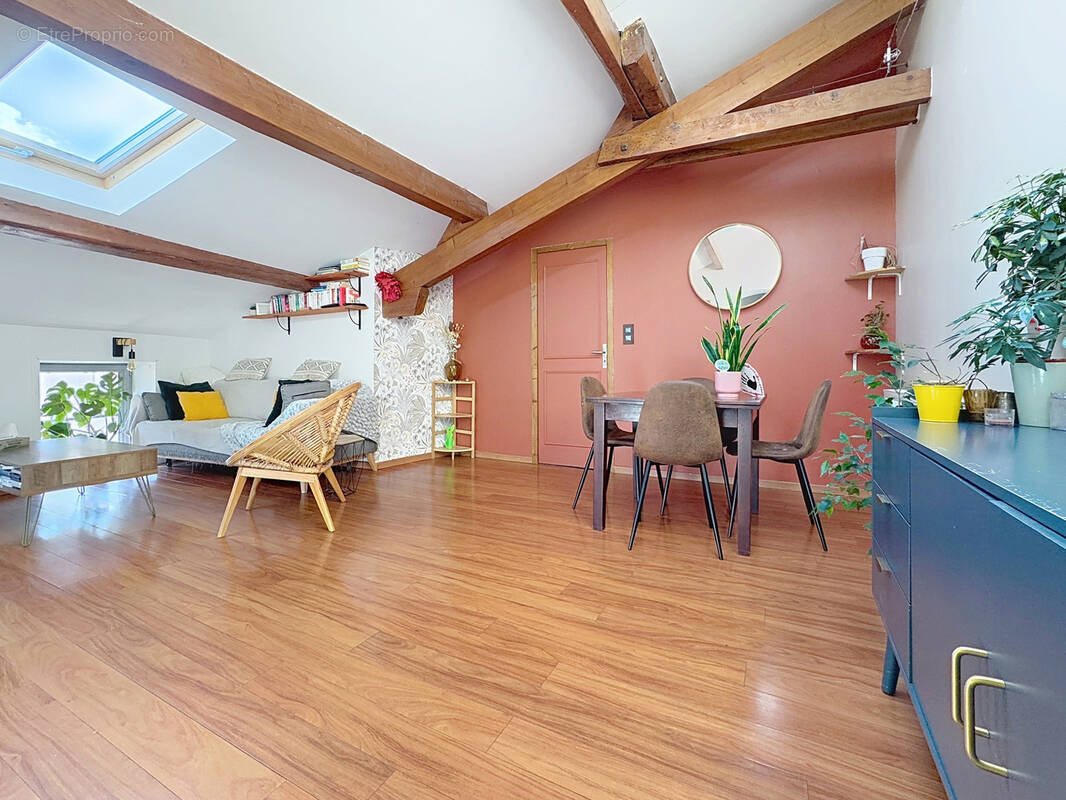 Appartement à SAINT-GENIS-LAVAL