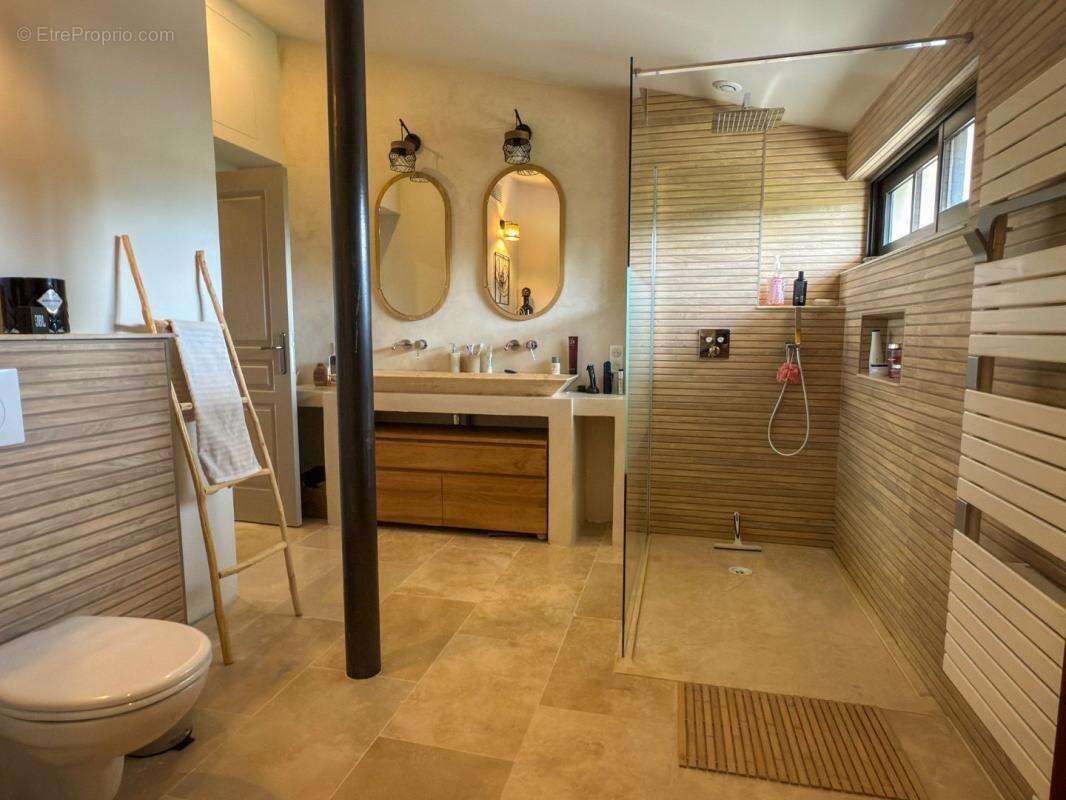 Maison à ENDOUFIELLE