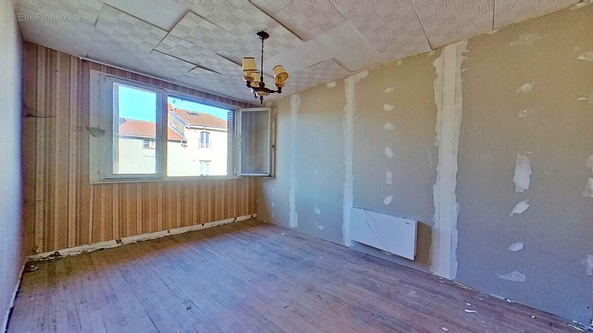Lunéville centre : Appartement T4 à renover avec un lot de cave - Visite virtuelle sur demande - photo 6
