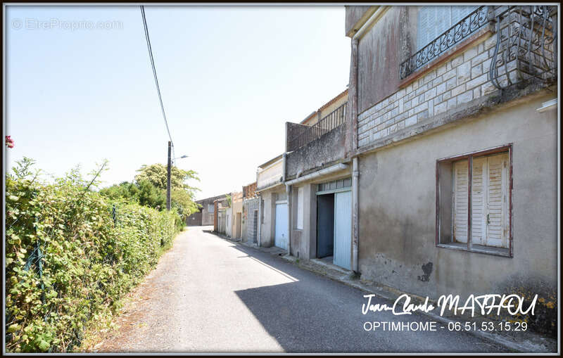 Maison de village T3 78 m2 avec terrasse abritée, garage et vue dégagée - 11400 - photo 7