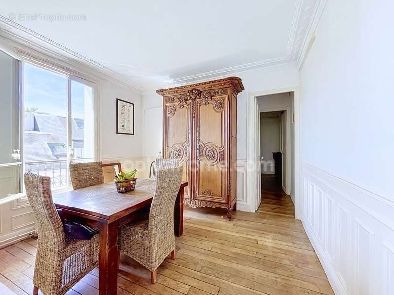 Appartement à LA GARENNE-COLOMBES