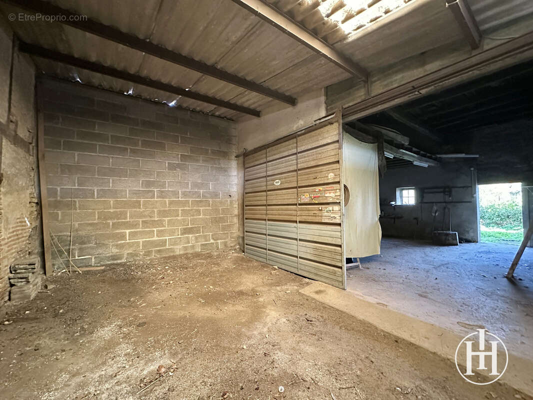 Maison à MONTLEVICQ