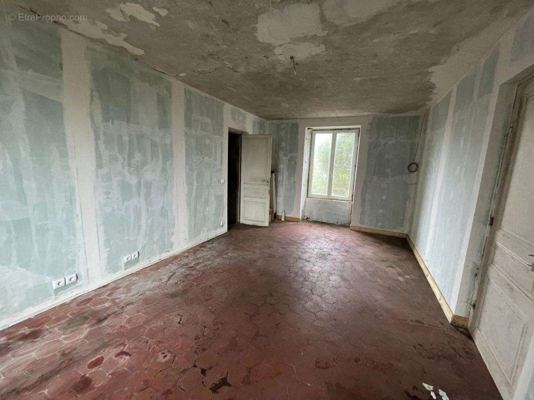 Maison à NANTEUIL-LE-HAUDOUIN