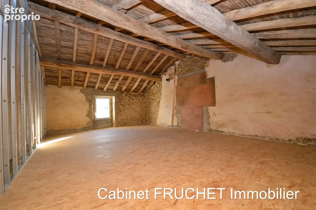 Proche CHANTONNAY - Grande maison en pierre en cours de rénovation. - photo 11