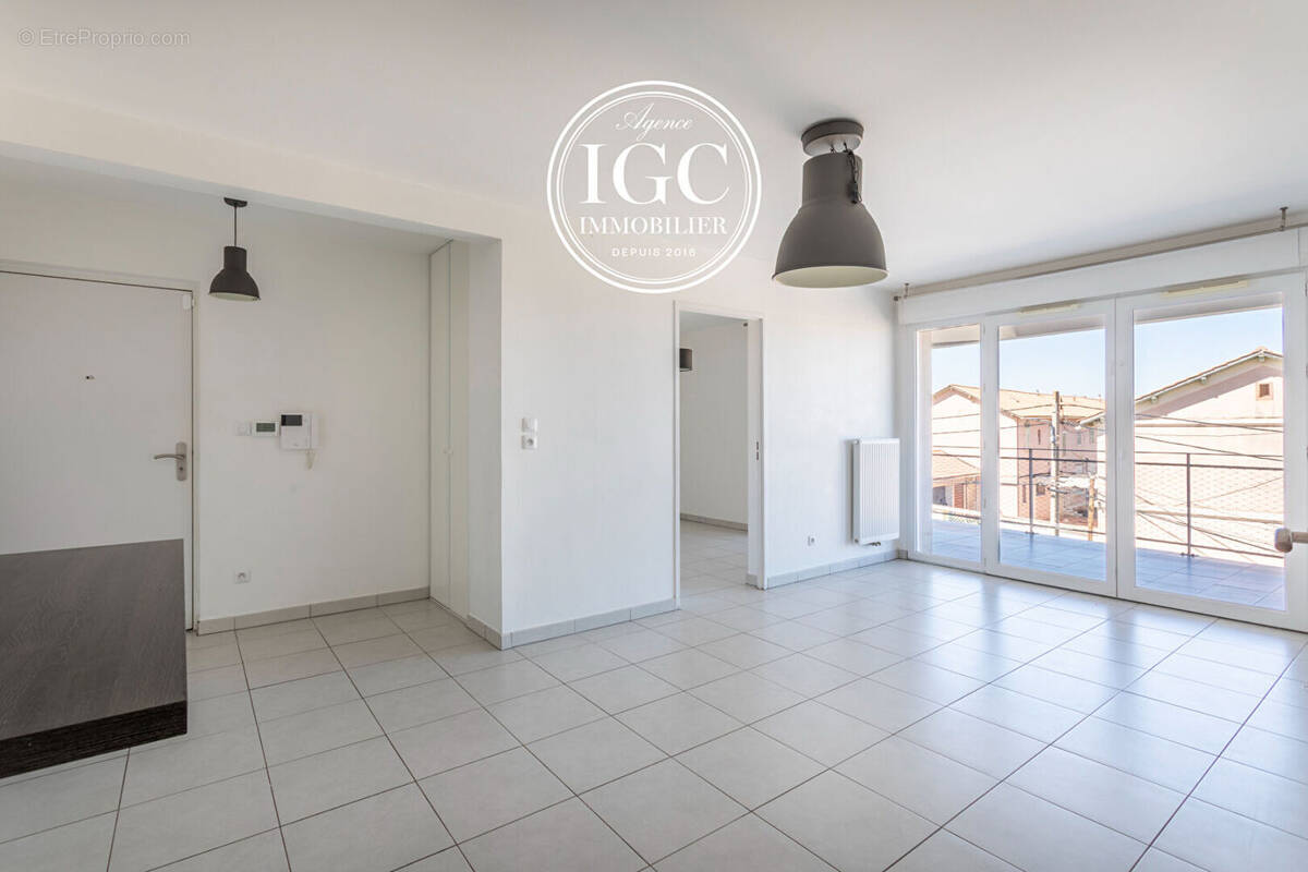 Appartement à CHATEAUNEUF-LES-MARTIGUES