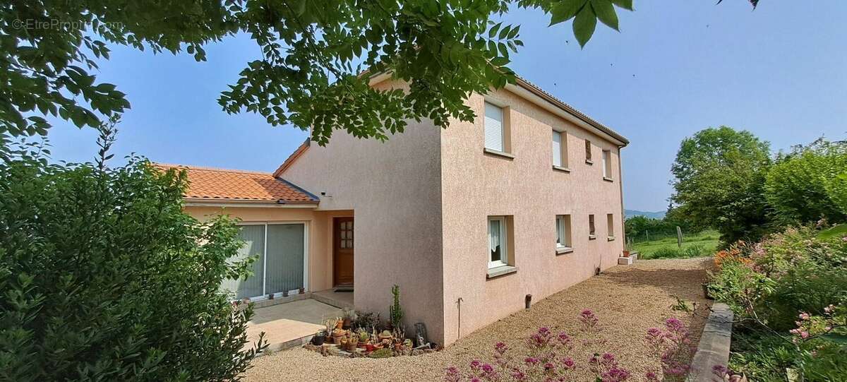 Maison à LA ROCHE-NOIRE