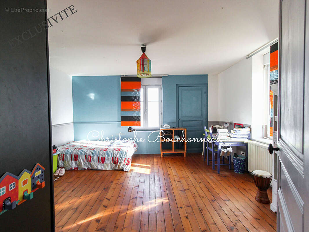 Cholet Maison début siècle 146 m2 - 4 chambres 1 bureau - photo 7