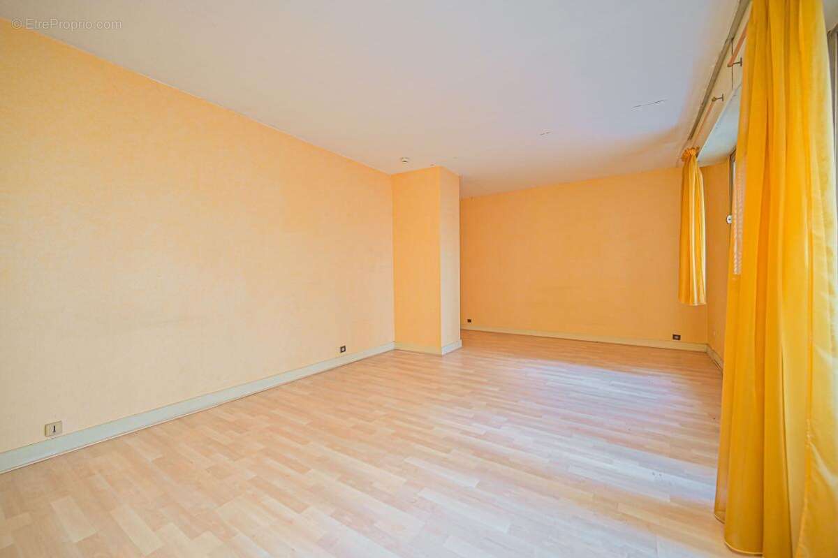 Appartement à PARIS-19E