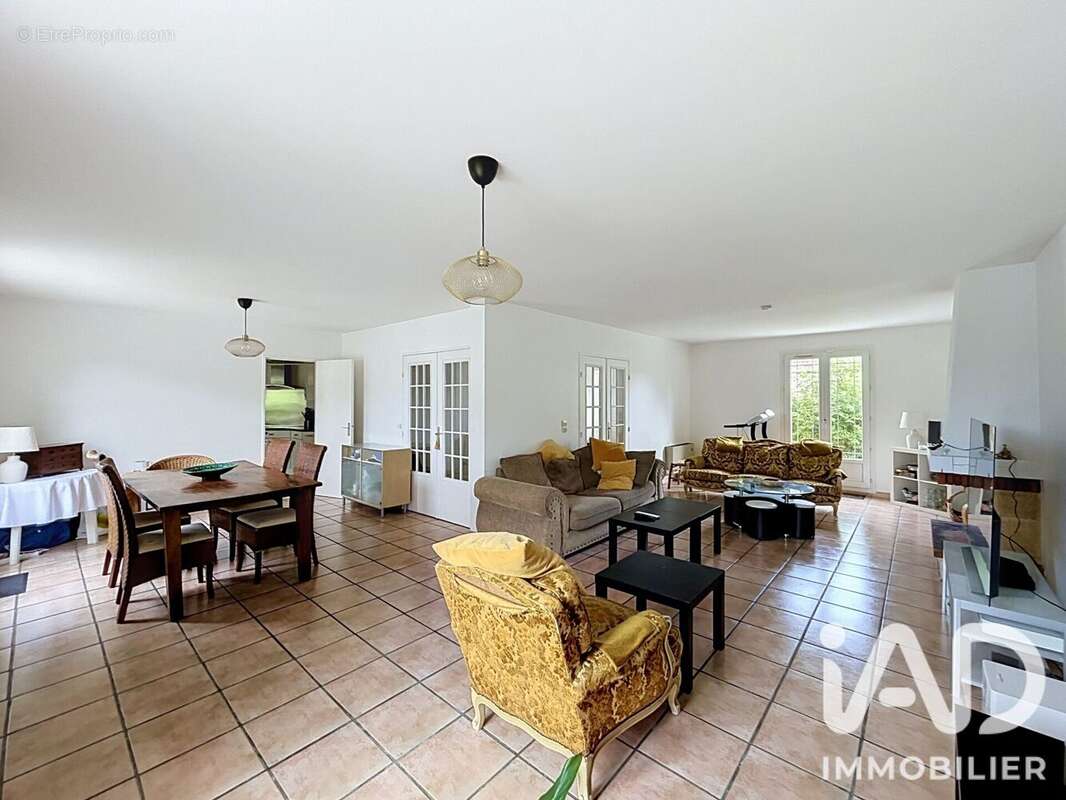 Maison 197 m² à La Ferte-Alais  - photo 2