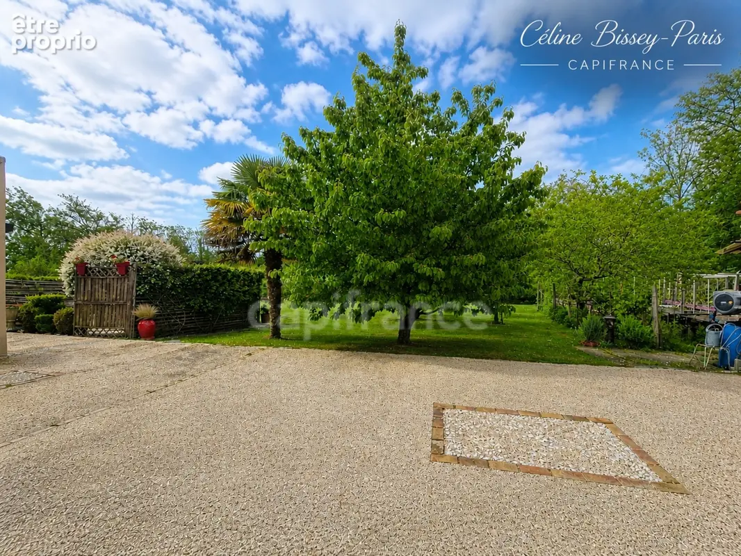Maison à vendre 7 pièces 161 M2 PONT SUR YONNE (89), Terrain 1974 M2, 4 Chambres, Piscine avec abri 10 M X 5 m - photo 2