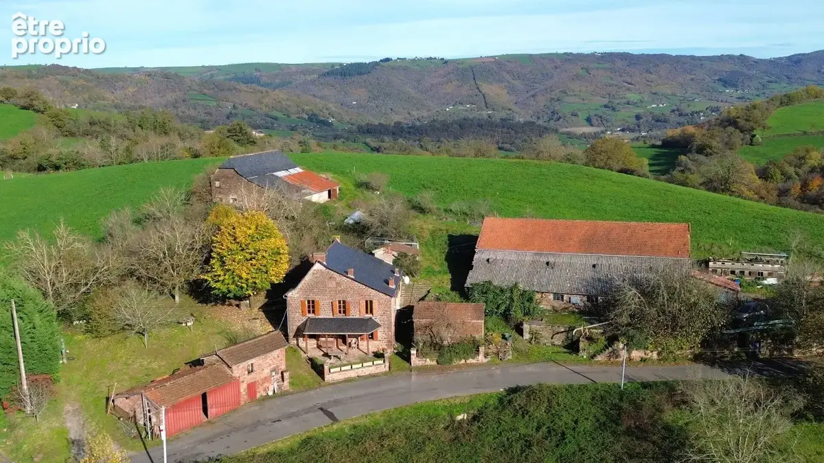 Corps de ferme de caractère avec + de 25 hectares + plusieurs dépendances - photo 17