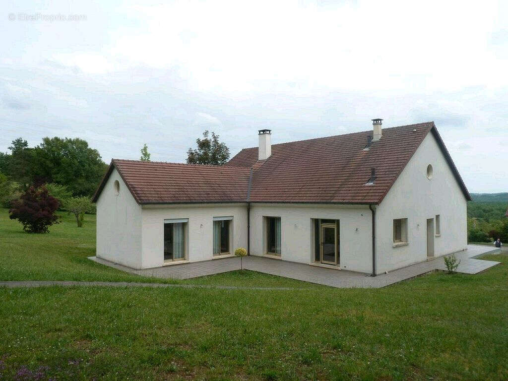 Maison à MONTGESTY