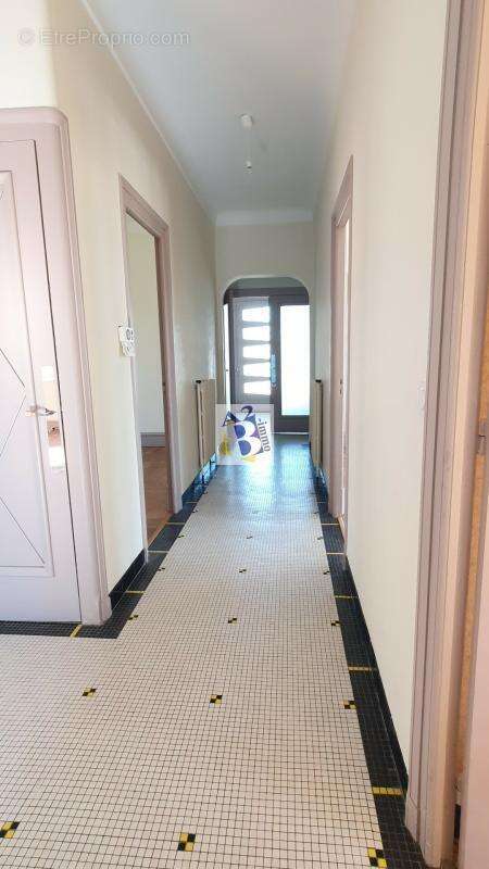 Maison à MAGNAC-SUR-TOUVRE