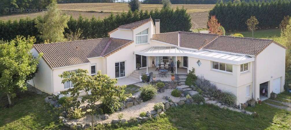 Maison à MONTEMBOEUF