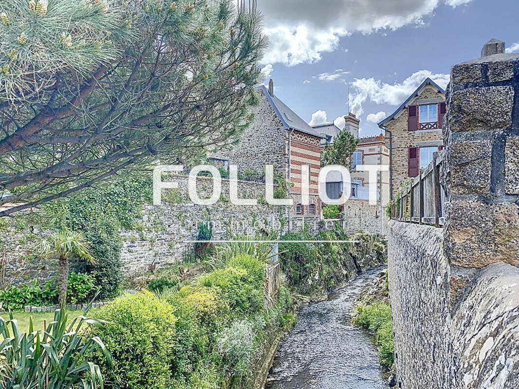 Maison à SAINT-PAIR-SUR-MER