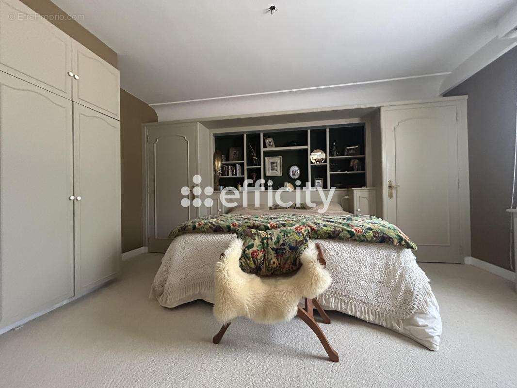 Maison à COMMELLE-VERNAY