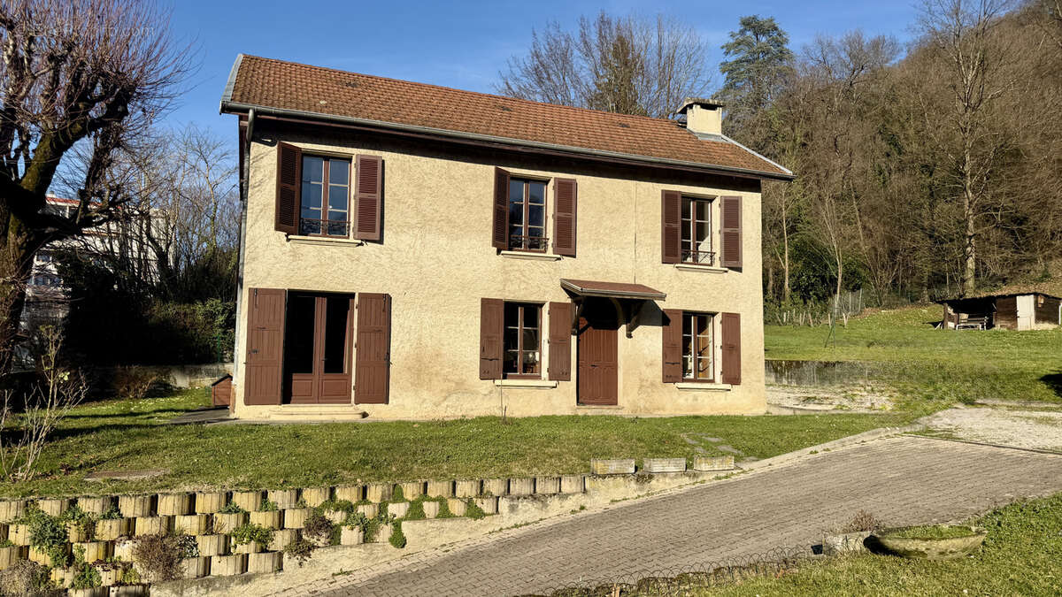 Maison à SAINT-MARTIN-D'HERES