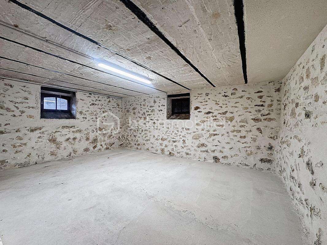 Maison à CRECY-LA-CHAPELLE