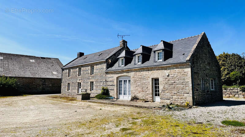 Maison à CAST