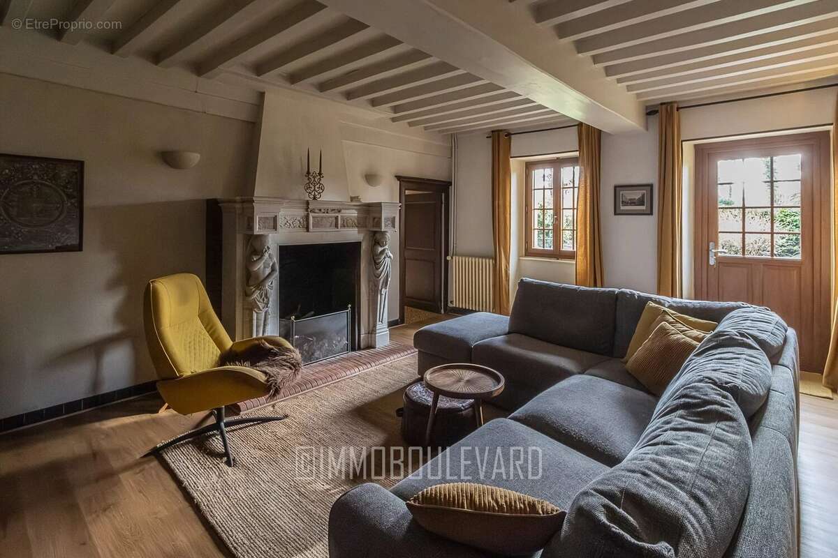 Maison à SAINT-MAURICE-PRES-PIONSAT