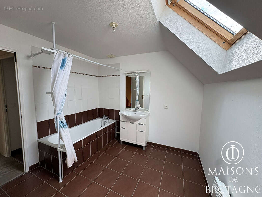 Maison T4 de 85 m² avec jardin et garage ROSPORDEN - photo 5