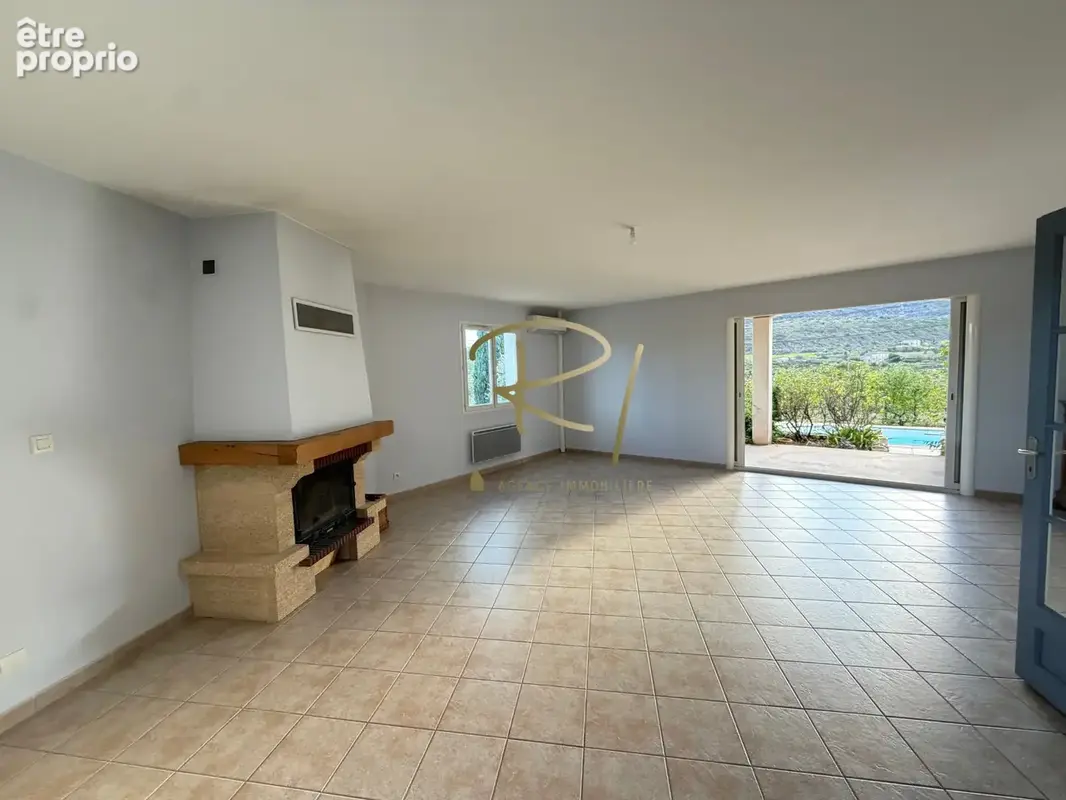 Villa avec piscine chauffée et 4 chambres - LES VANS - photo 4