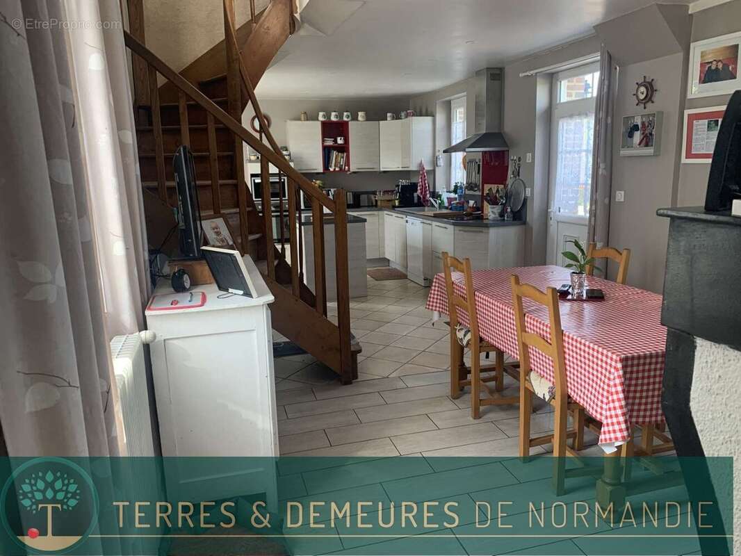 Maison à SAINT-PIERRE-DE-MAILLOC