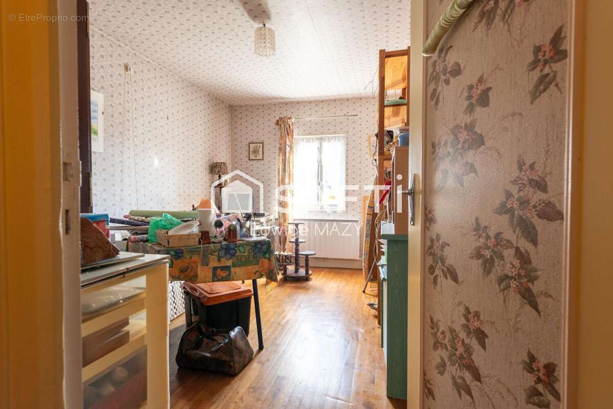 Maison 158 m² à Saint-Priest  - photo 8