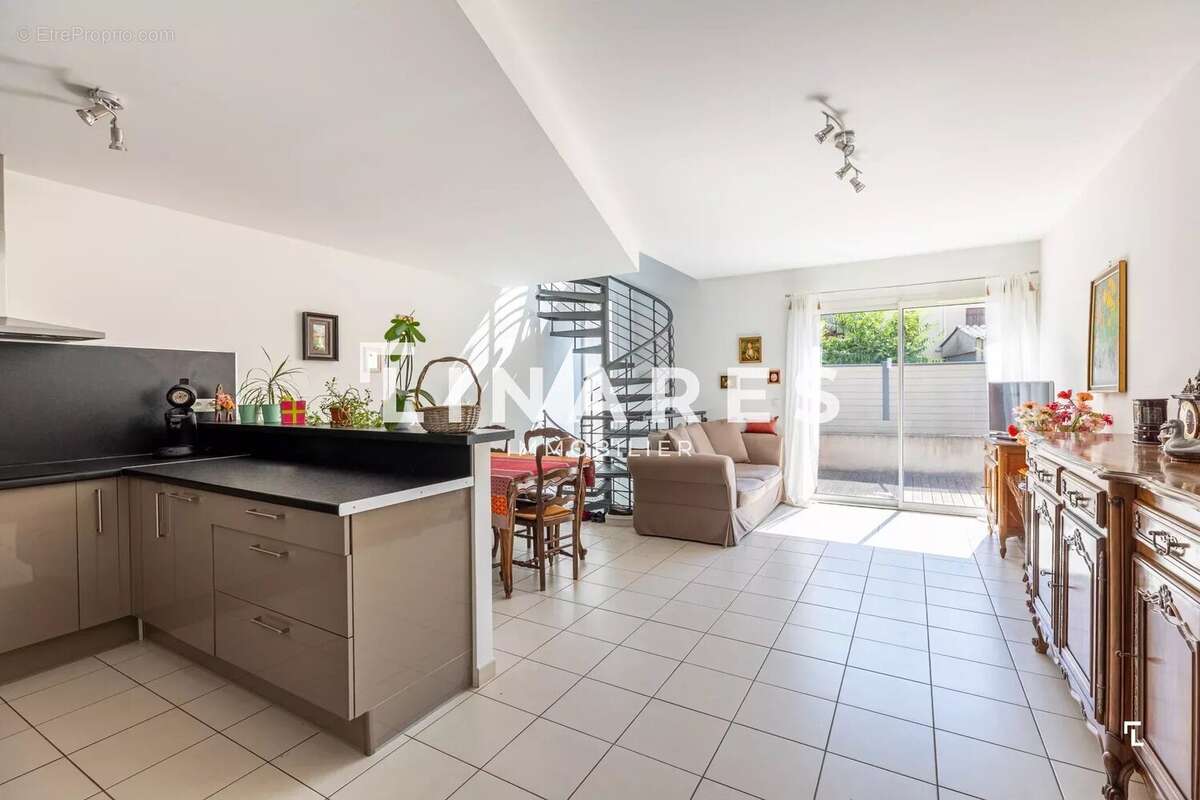 LE DUPLEX - Appartement T4 de 80m2 + Rooftop 32m2 + Terrasse 12m2 + Garage - 13480 Cabriès/Calas - photo 2