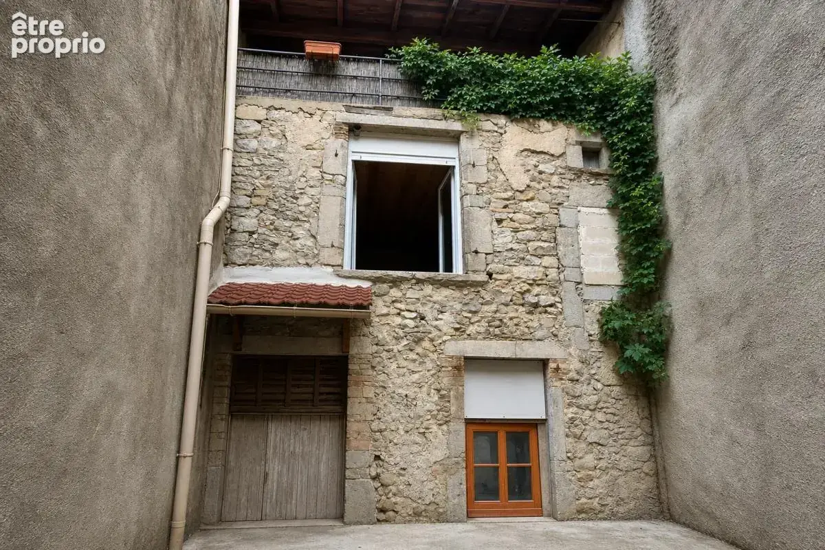 Immeuble de rapport avec 2 appartements, studio, caves et cour - photo 10