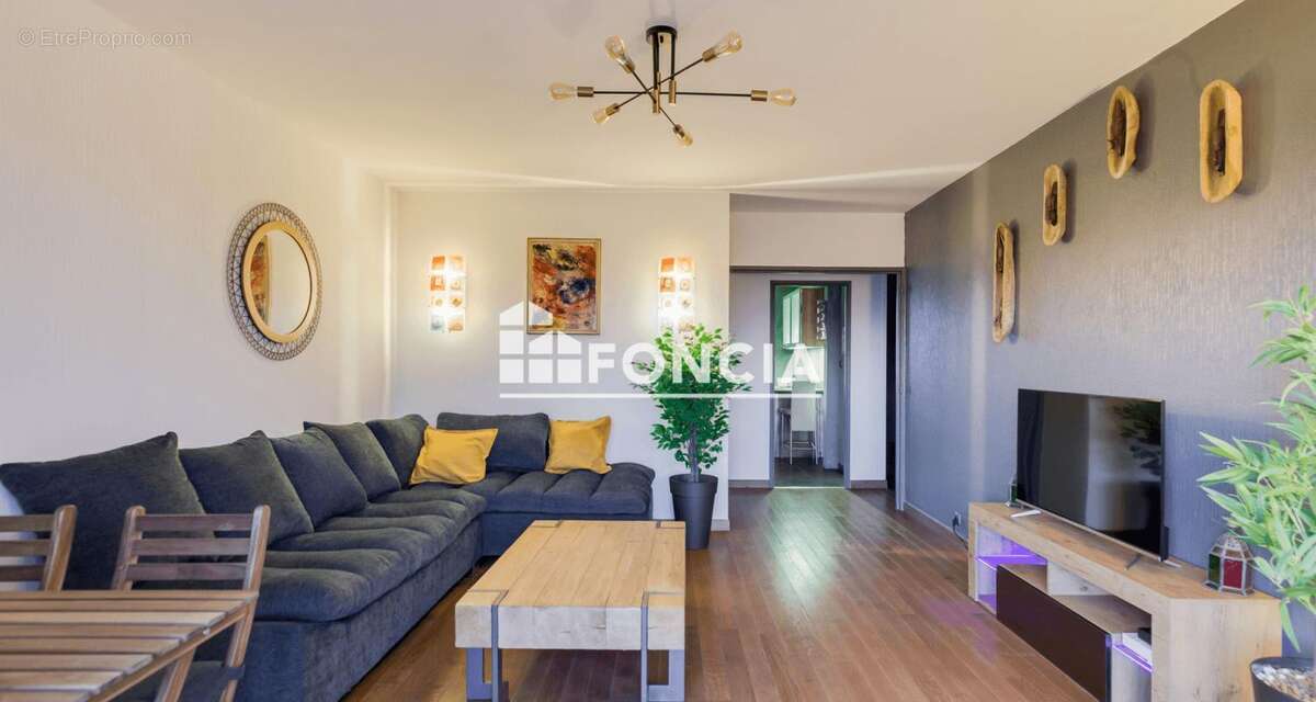 Dernier étage, vue dégagée et confort clé en main ! - photo 2
