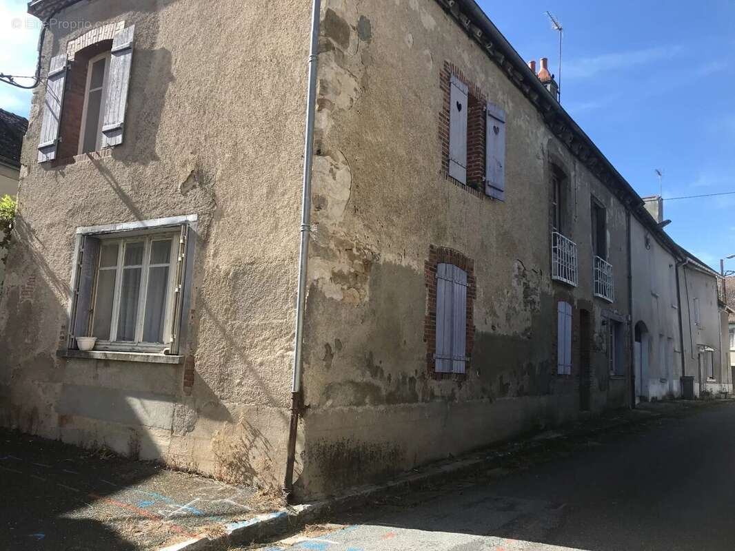 Appartement à LUSSAC-LES-EGLISES