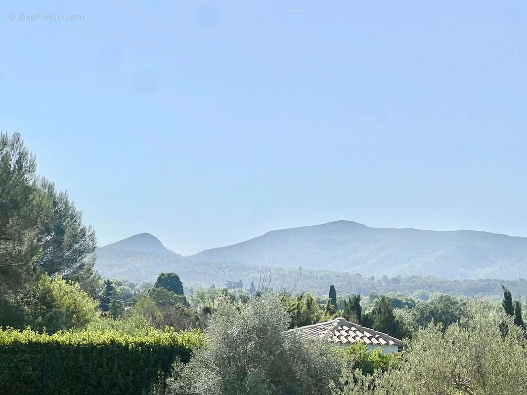 Terrain à CAMPS-LA-SOURCE