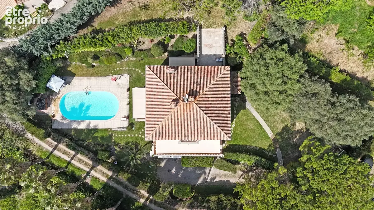 Villa de 222 m2 située au calme avec vue dégagée jusqu'à la mer - photo 19